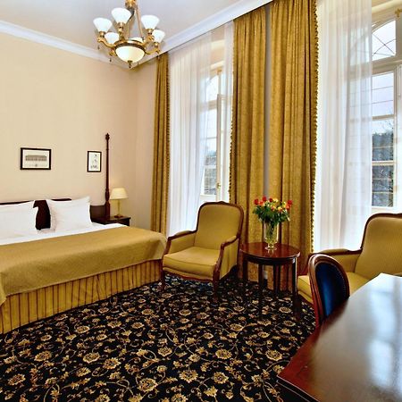 Gourmet Hotel Villa Patriot Mariánské Lázně Dış mekan fotoğraf
