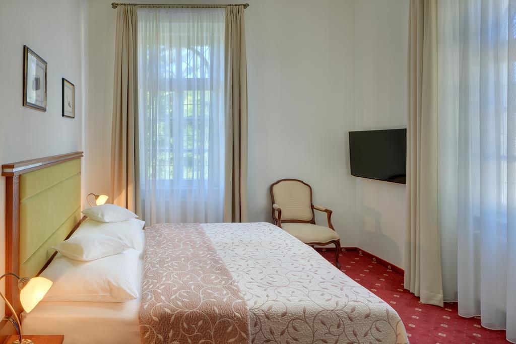 Gourmet Hotel Villa Patriot Mariánské Lázně Dış mekan fotoğraf