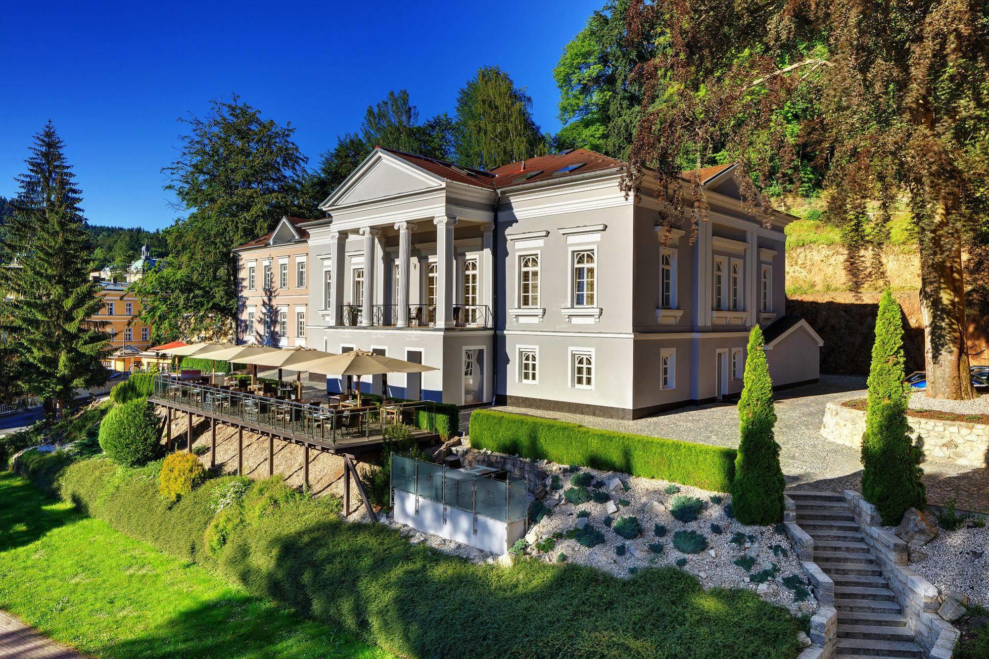 Gourmet Hotel Villa Patriot Mariánské Lázně Dış mekan fotoğraf